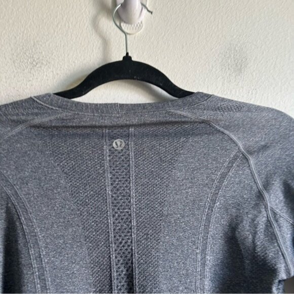 Lululemon Sz 6  Swiftly Tech Long Sleeve Grey Crew Shirt - Picture 8 of 9